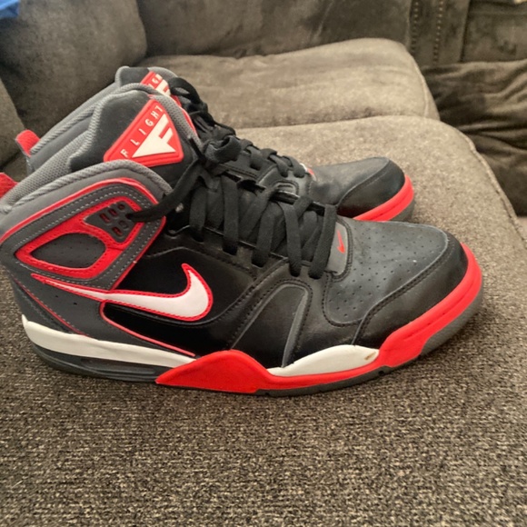 Nike - Picture 2 of 3